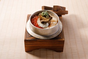 (頤) 北海道帆立貝三文魚籽 併 韓國鮑魚釜飯