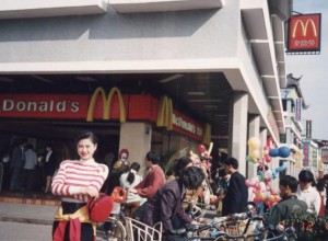 1990年、初登場のマクドナルドが東門の老街に開店
