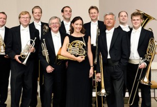 ベルリンフィル12人の金管奏者によるアンサンブル。広州大劇院で開催